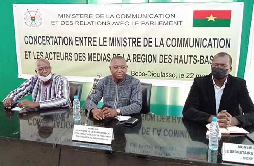 Hauts-Bassins : Le ministre Ousséni Tamboura à l’écoute des préoccupations des hommes de médias de la région