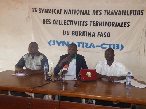 Bobo-Dioulasso : Les travailleurs des collectivités demandent l’intervention du Ministre de l’administration territoriale pour une sortie de la crise qui les oppose aux agents des impôts