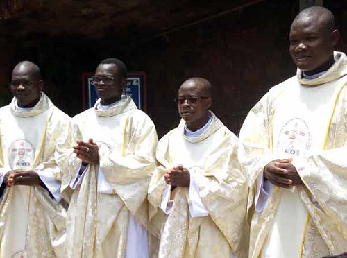Ordinations presbytérales : De nouveaux prêtres se joignent à l’Eglise famille du Burkina