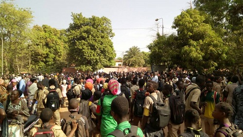 Éducation nationale : Les élèves de Bobo-Dioulasso manifestent pour soutenir leurs enseignants