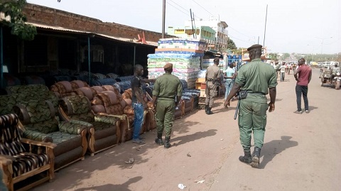 Occupation anarchique de la voie publique à Bobo-Dioulasso : L’éternel problème entre marchands et la police municipale