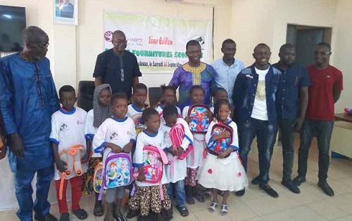Association des élèves et étudiants pour l’émergence du Faso : Des fournitures scolaires pour 75 élèves de Bobo-Dioulasso 