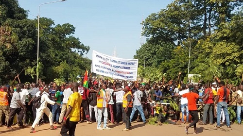Manifestation contre le mouvement d’humeur des agents de santé à Bobo : Des marcheurs dispersés à coups de gaz lacrymogène