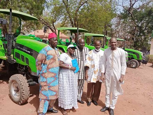 Agriculture : Quatre tracteurs agricoles au profit des Sociétés  coopératives des Hauts-Bassins