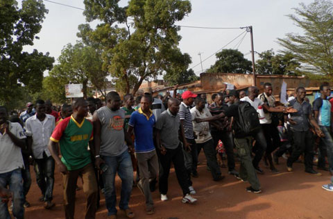 Bobo : Des jeunes de Sikasso-Cira ont marché contre des personnes soupçonnées d’homosexualité