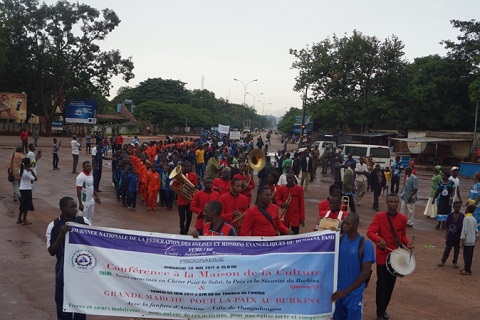 Bobo-Dioulasso : la fédération des églises et missions évangéliques (FEME) a marché pour la paix et la sécurité au Burkina Faso.