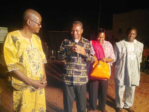 Bobo-Dioulasso : Jean Claude Dioma  félicite le spectacle dénommé « Bobo »