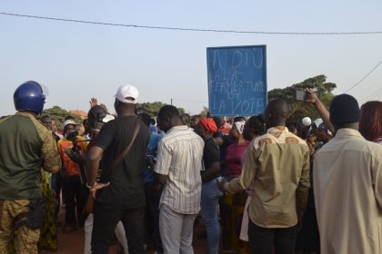 Bobo-Dioulasso : Des riverains s’opposent à la fermeture d’une voie à Lafiabougou par l’Ecole nationale des sapeurs-pompiers